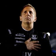 【悲報】グレッグ・ビッフル一家が墜落、NASCAR界の伝説が散るやんけ！